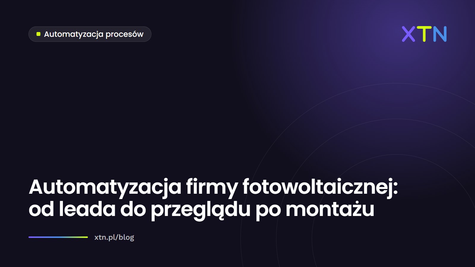 Ciemna grafika w barwach XTN z tytułem „Automatyzacja firmy fotowoltaicznej: od leada do przeglądu po montażu” i etykietą kategorii Automatyzacja procesów